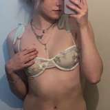 c0quettish